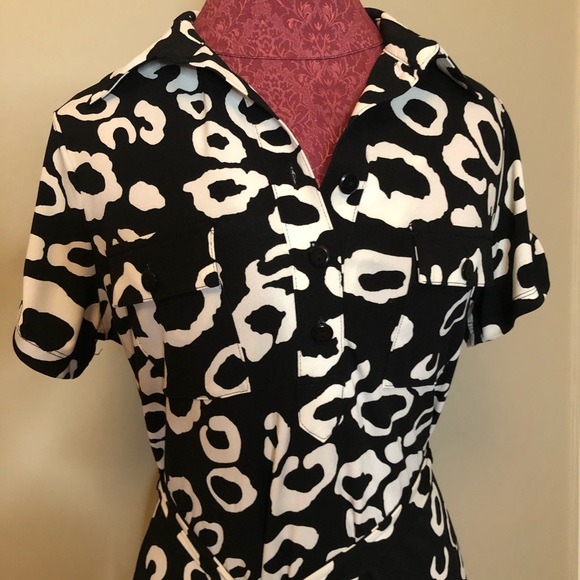 Womans wrap dress. EUC - Picture 6 of 11